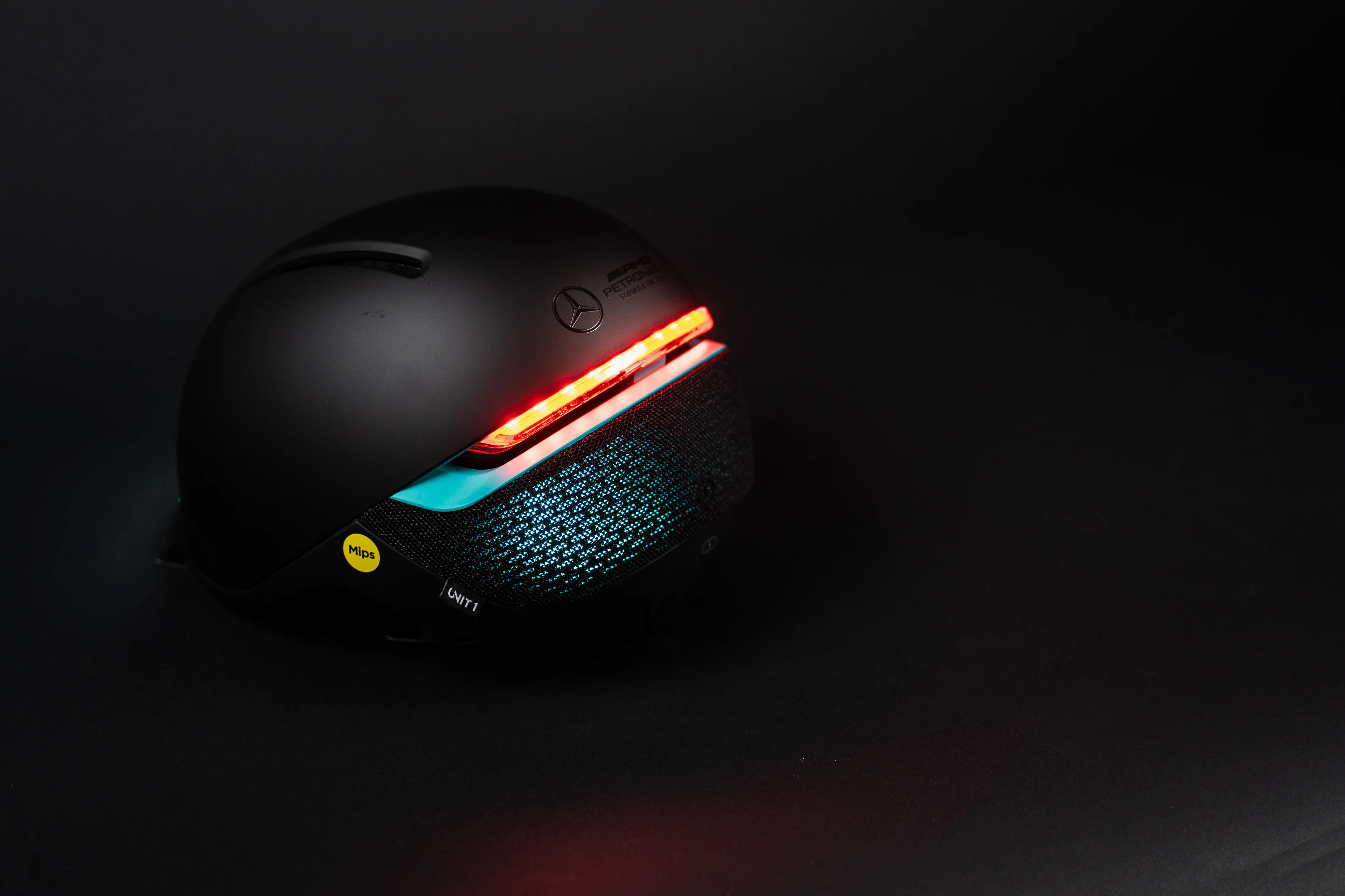 Mercedes-AMG PETRONAS F1 Team Smart eBike Helmet - Image 6