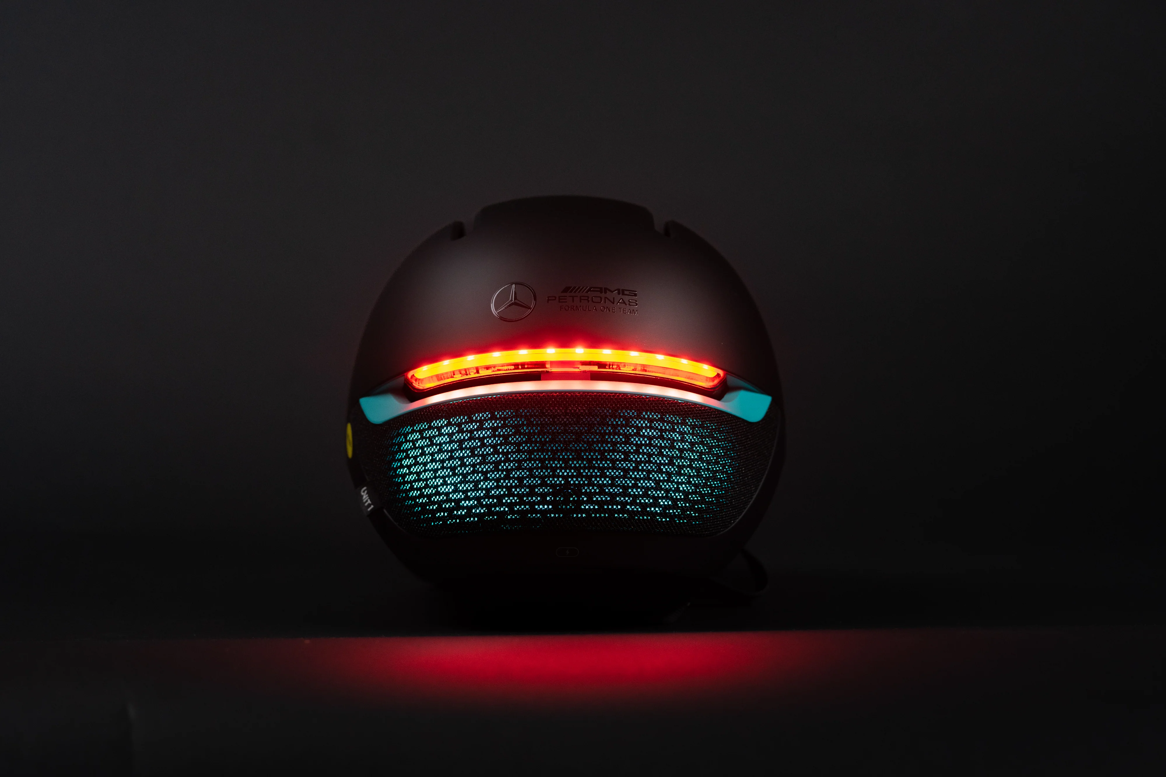 Mercedes-AMG PETRONAS F1 Team Smart eBike Helmet - Image 7