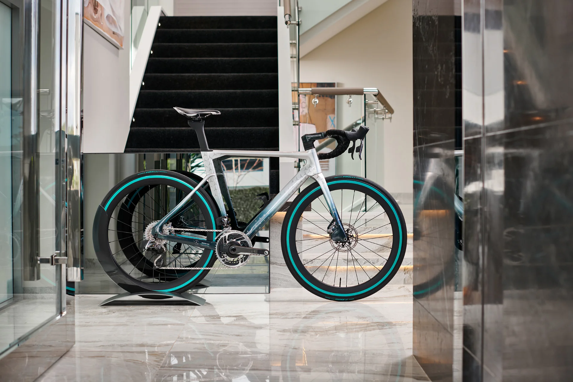 Mercedes-AMG PETRONAS F1® Team V11 Road Edition - Image 5