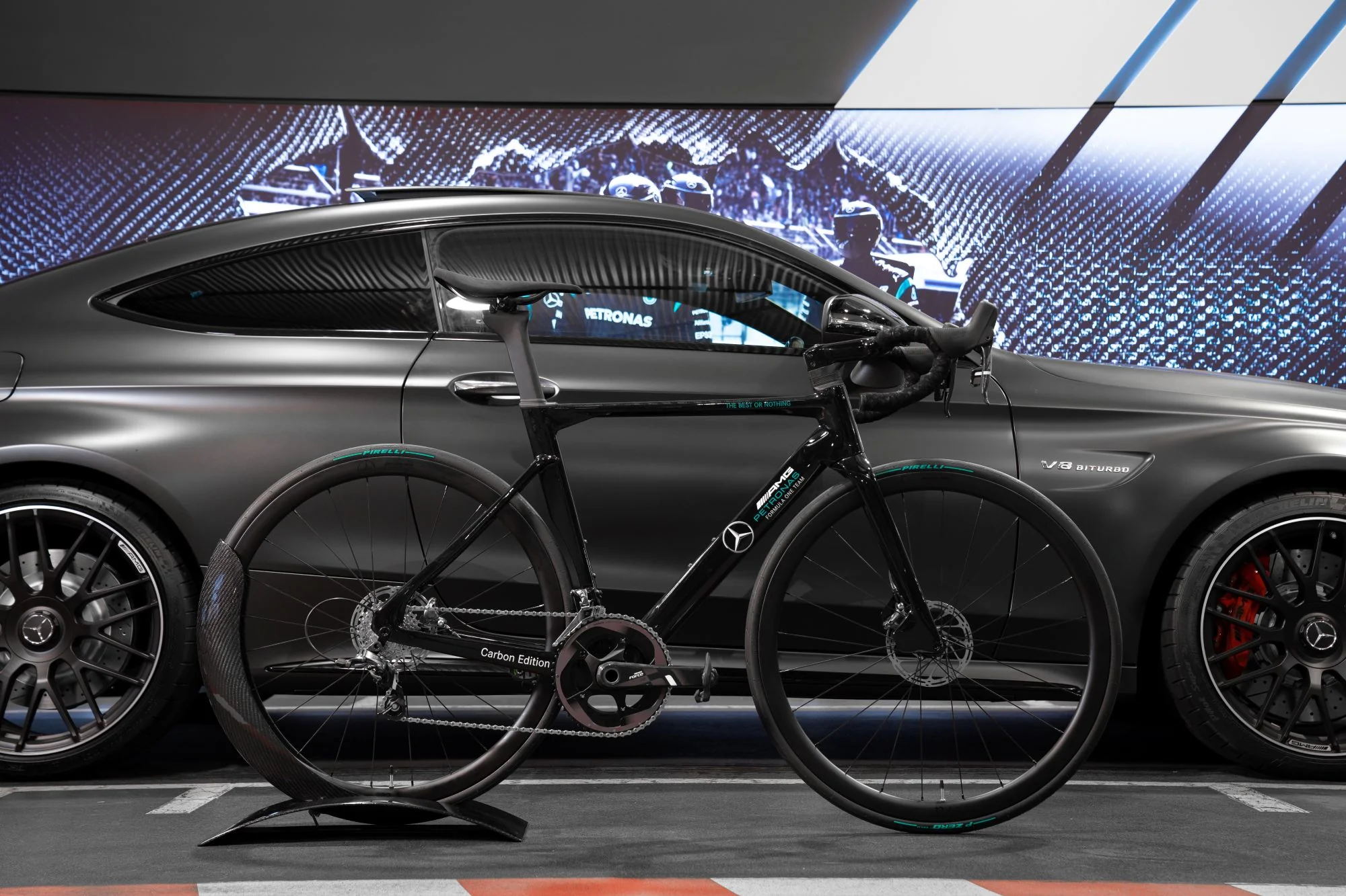 Mercedes-AMG PETRONAS F1® Team V12 Road Edition - Image 11