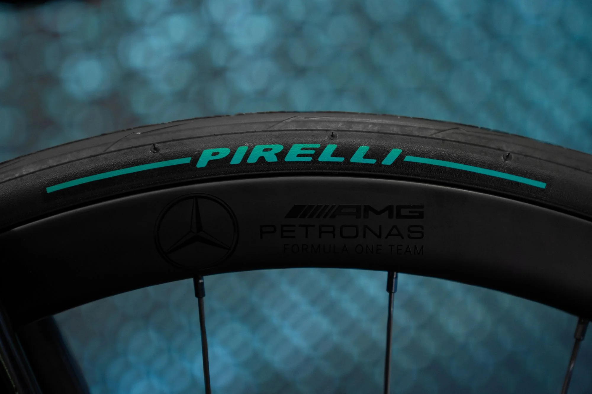 Mercedes-AMG PETRONAS F1® Team V12 Road Edition - Image 12