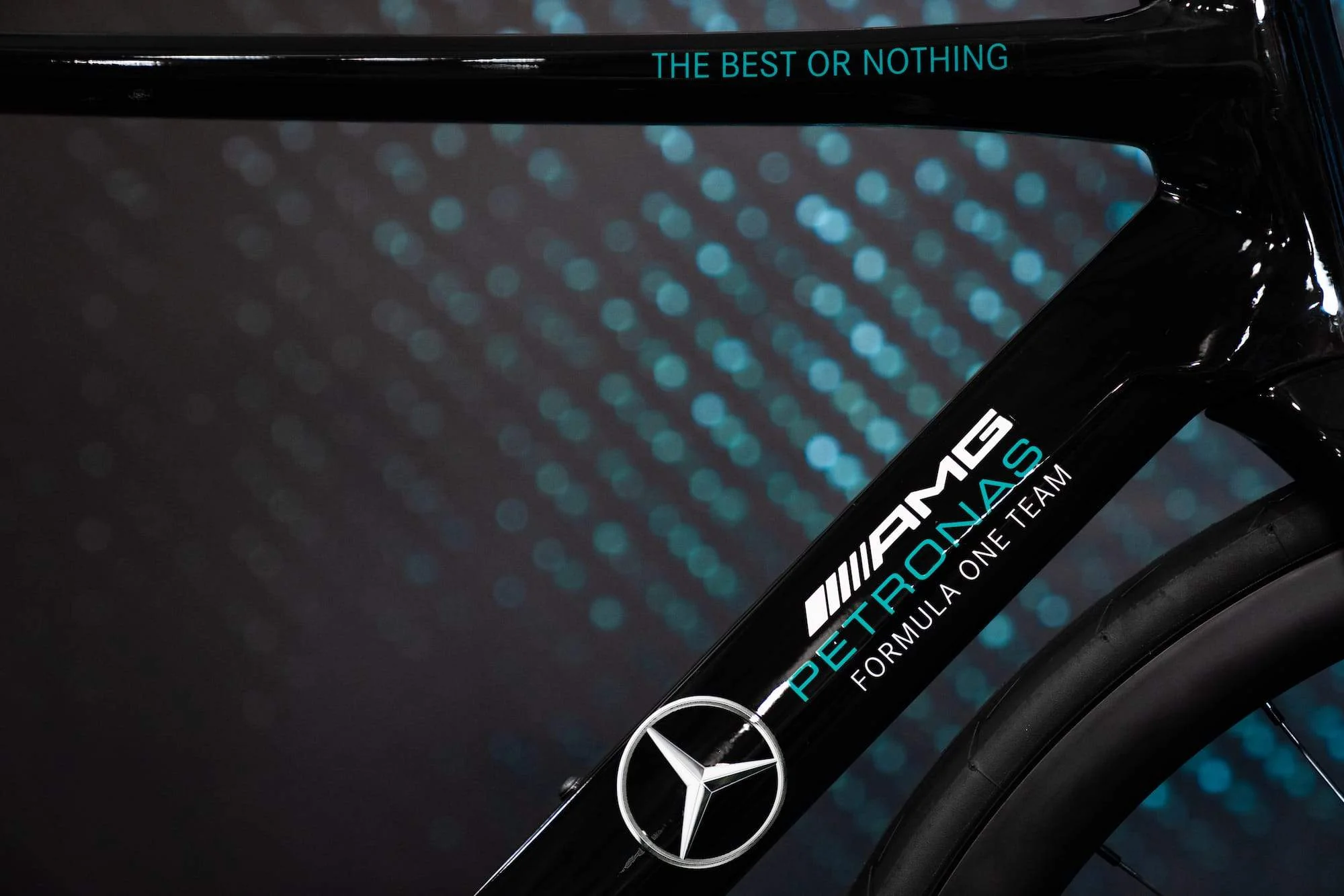 Mercedes-AMG PETRONAS F1® Team V12 Road Edition - Image 4