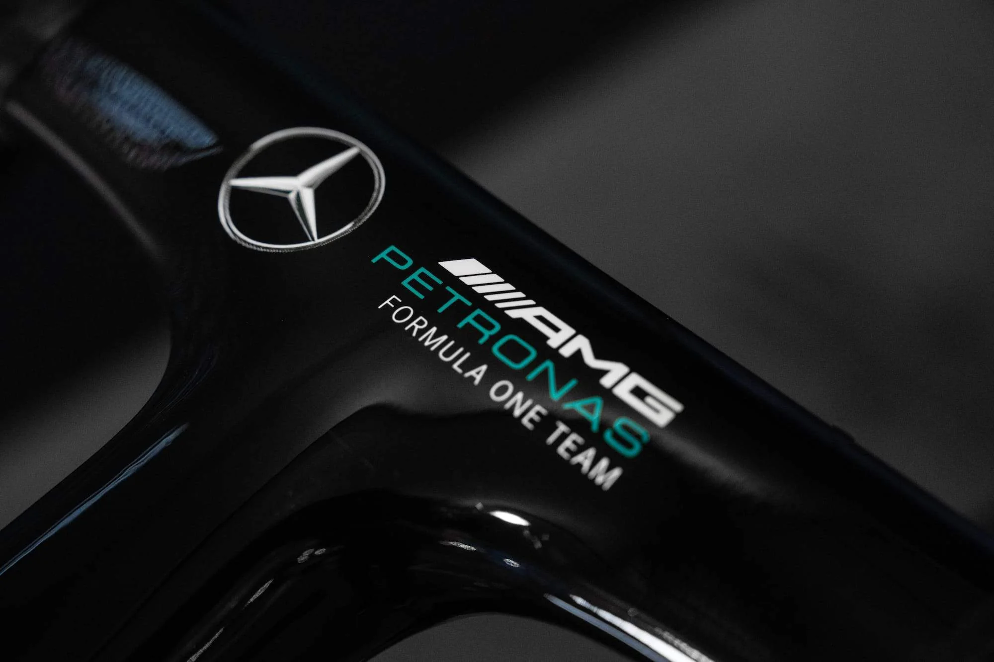 Mercedes-AMG PETRONAS F1® Team V12 Road Edition - Image 5