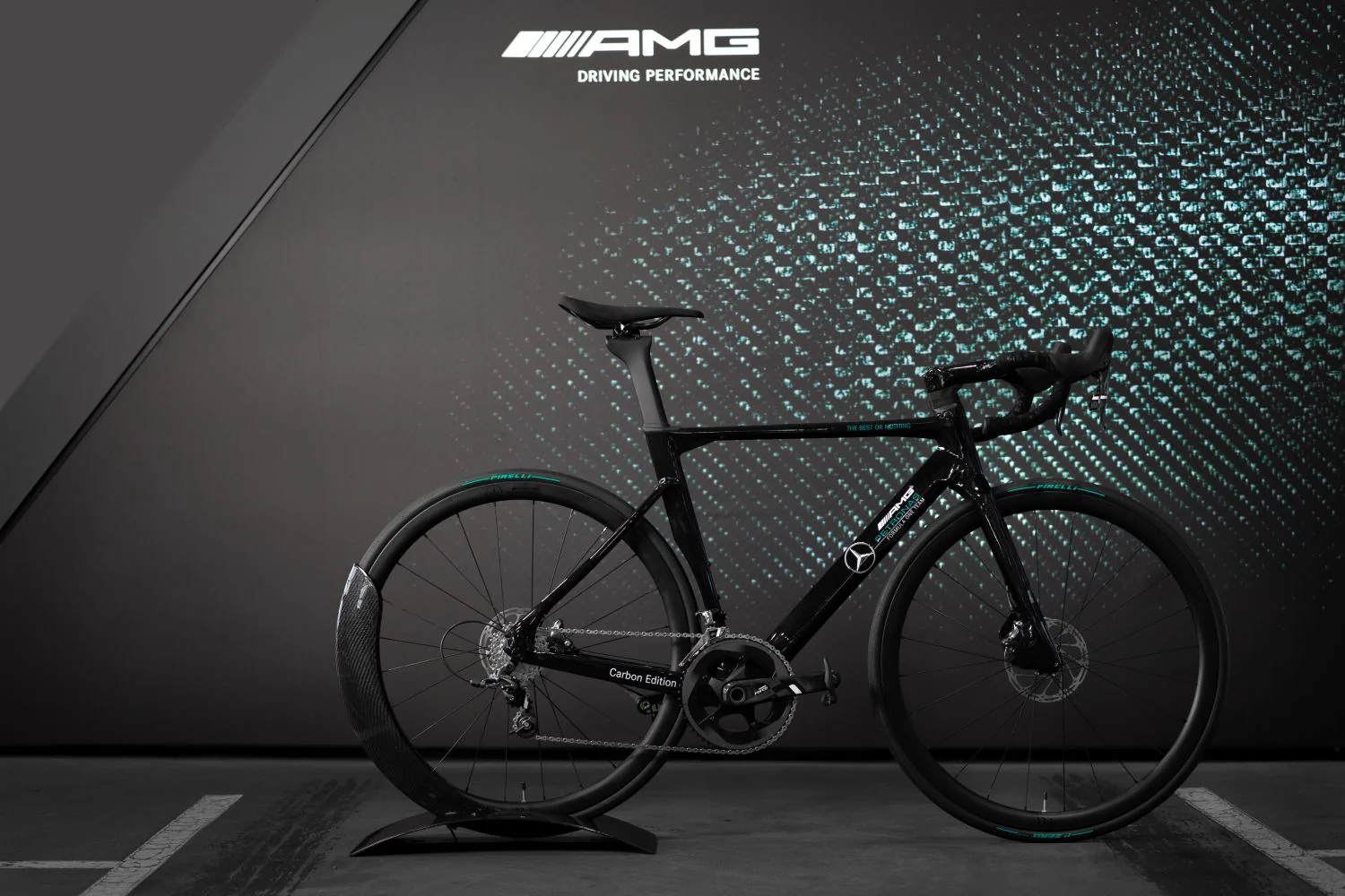 Mercedes-AMG PETRONAS F1® Team V12 Road Edition - Image 7