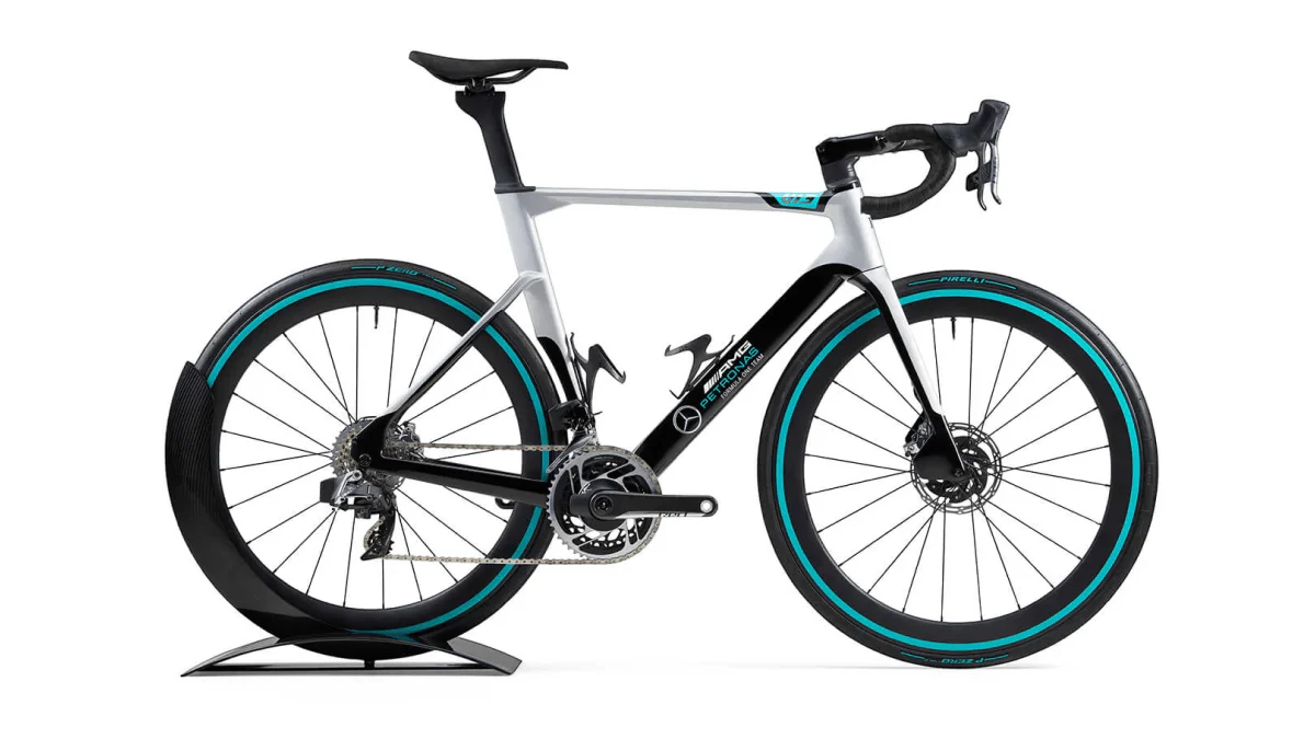 Mercedes-AMG PETRONAS F1® Team V13 Road Edition - Image 3